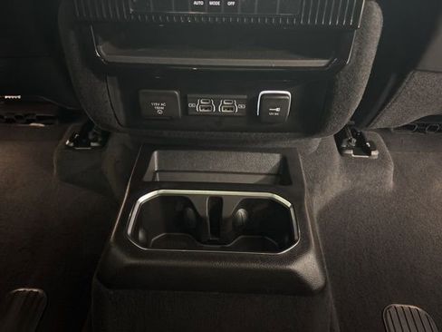 New 2026 Jeep Grand Wagoneer L 4WD w/ Premium Group I image 38