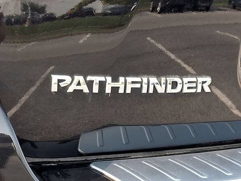 Used 2017 Nissan Pathfinder SV AWD/4WD image 11