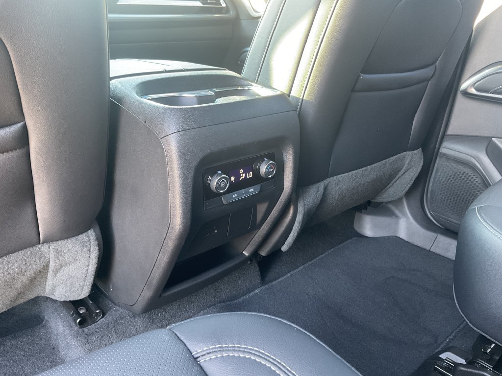 Used 2026 Chevrolet Traverse LT FWD image 21