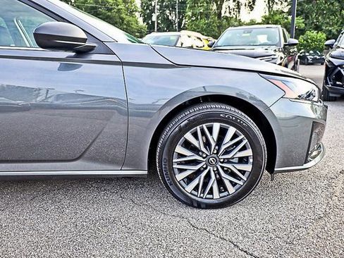 Used 2025 Nissan Altima 2.5 SV image 13