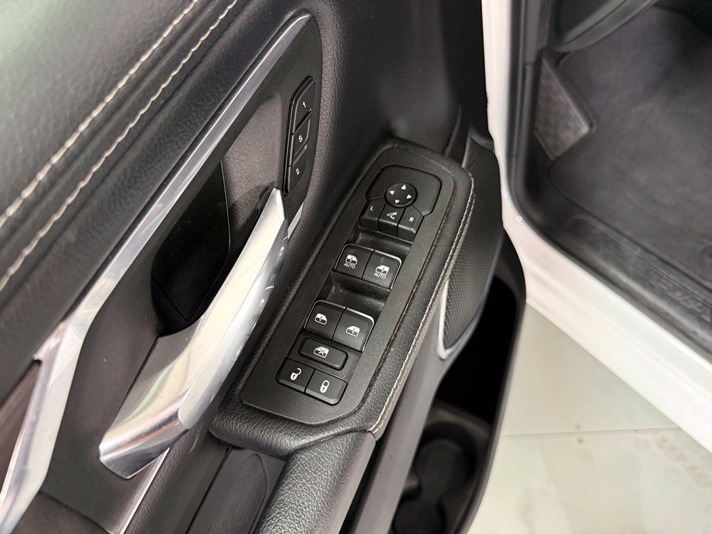Used 2026 RAM 1500 Laramie AWD/4WD image 12