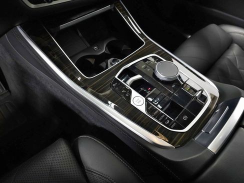 Used 2024 BMW X5 xDrive50e AWD/4WD image 36