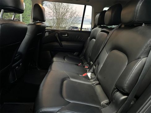 Used 2022 Nissan Armada SV image 17