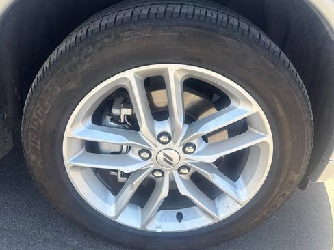 Used 2025 Dodge Durango GT AWD/4WD image 3