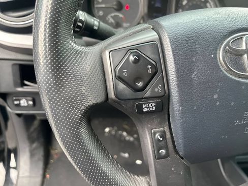 Used 2017 Toyota Tacoma TRD Off-Road w/ Tow Package (A/T) AWD/4WD image 21