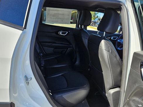 New 2026 Jeep Compass Latitude image 15