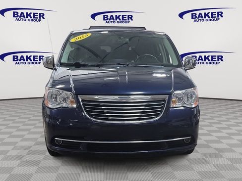 Used 2015 Chrysler Town & Country Touring-L w/ Driver Convenience Group image 2