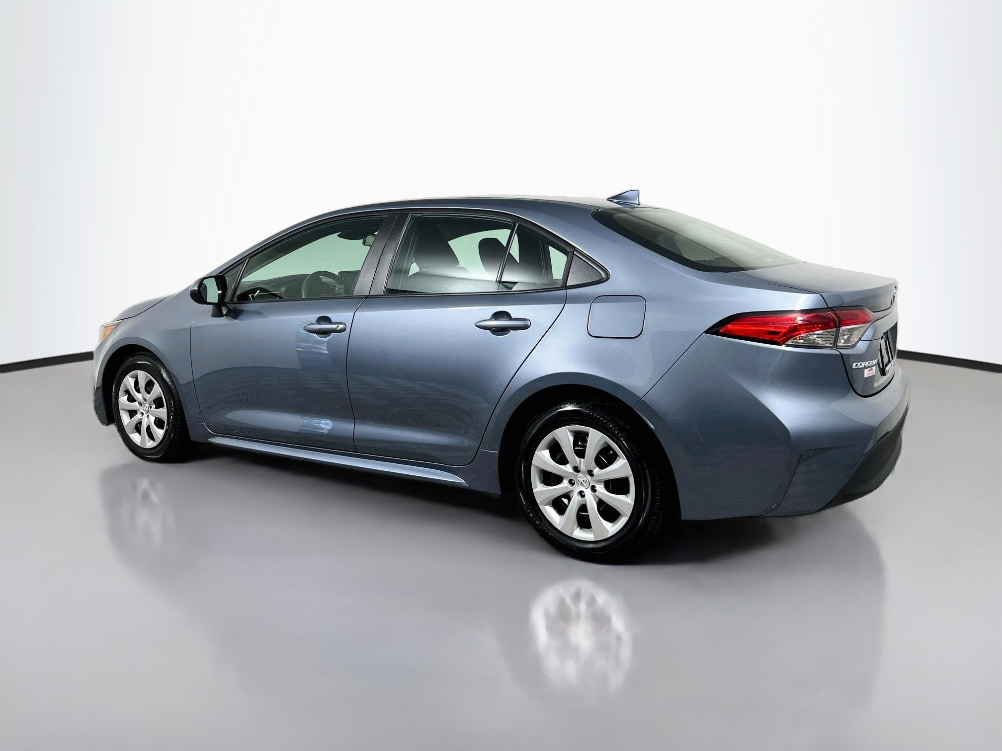 Used 2025 Toyota Corolla LE w/ Convenience Package FWD image 8