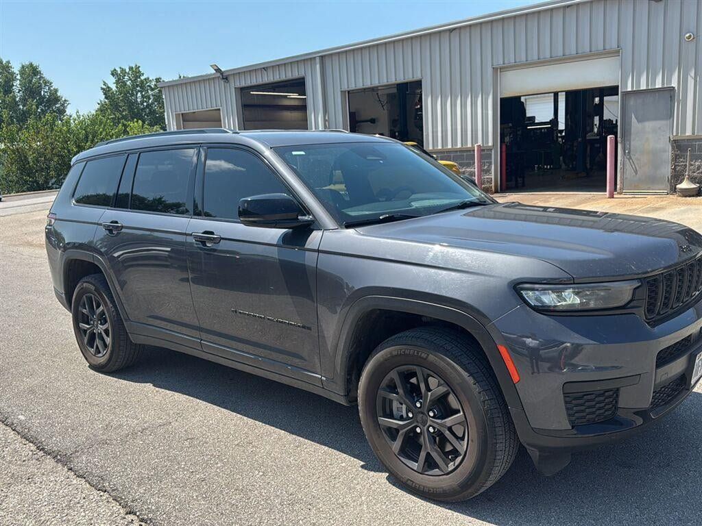 Used 2024 Jeep Grand Cherokee L Laredo AWD/4WD image 1