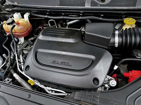 Used 2020 Chrysler Voyager Lxi image 12