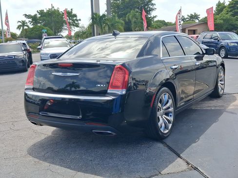 Used 2019 Chrysler 300 Limited RWD image 5
