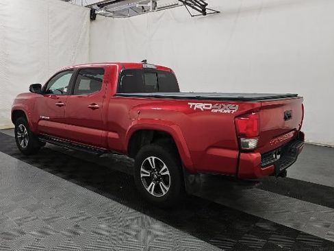 Used 2017 Toyota Tacoma TRD Sport AWD/4WD image 6