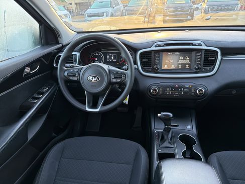 Used 2018 Kia Sorento LX image 22