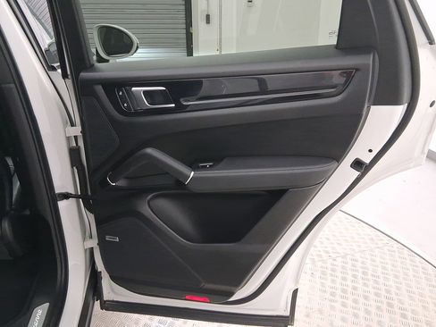 Used 2022 Porsche Cayenne S image 36