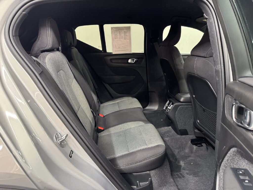 Used 2024 Volvo XC40 B5 Core AWD/4WD image 27