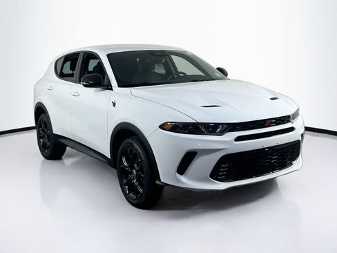 Used 2023 Dodge Hornet GT w/ GT Blacktop Package image 3