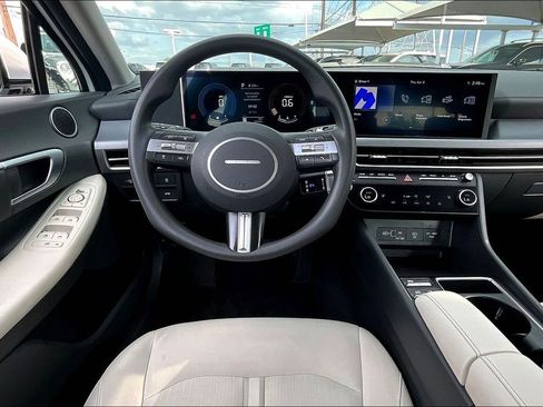Used 2025 Hyundai Sonata SEL FWD image 8