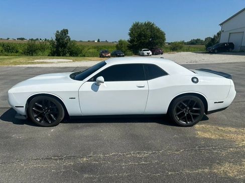 Used 2019 Dodge Challenger R/T w/ Driver Convenience Group RWD image 2