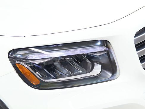 Used 2025 Mercedes-Benz GLB 250 4MATIC image 13