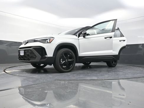 New 2026 Volkswagen Taos SE image 28