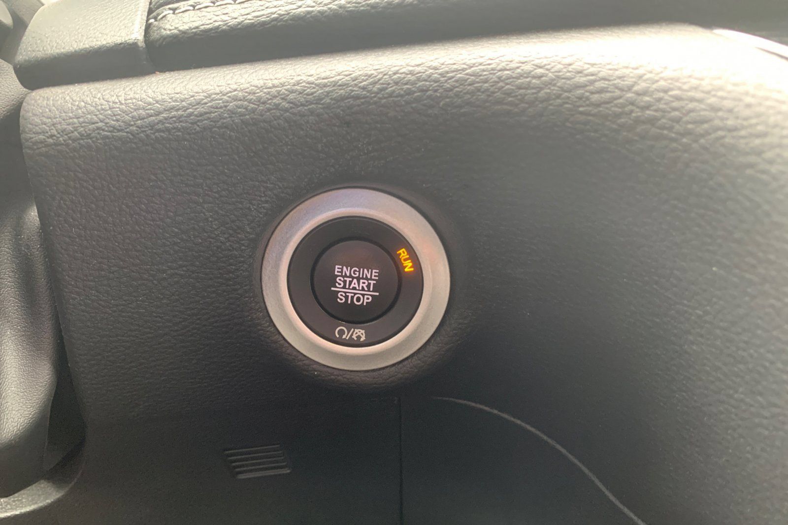 Used 2025 Chrysler Pacifica Limited FWD image 29