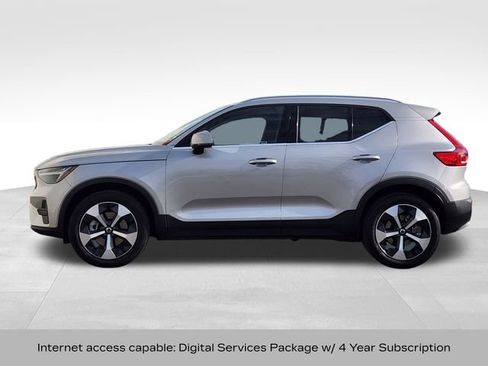 Certified 2025 Volvo XC40 B5 Core w/ Climate Package AWD/4WD image 5