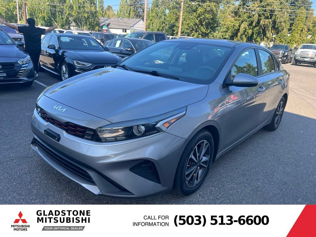 Used 2022 Kia Forte LXS FWD image 2
