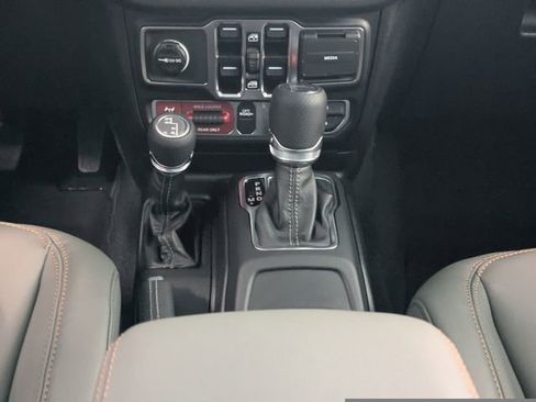 New 2026 Jeep Gladiator Mojave w/ Technology Group AWD/4WD image 20