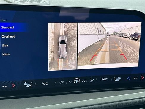 New 2026 Chevrolet Traverse LT image 28