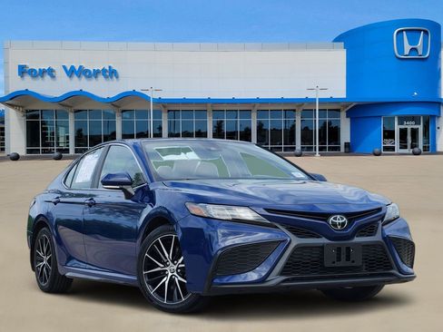 Used 2023 Toyota Camry SE image 1