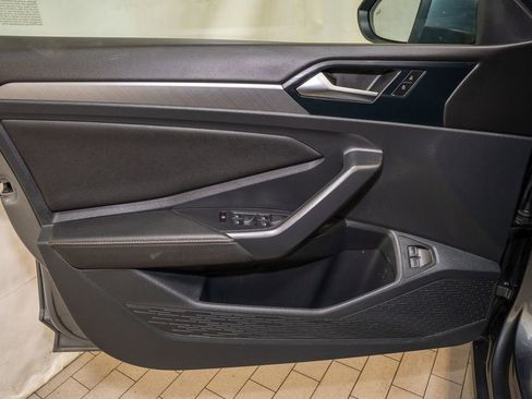 Used 2024 Volkswagen Jetta SE image 11