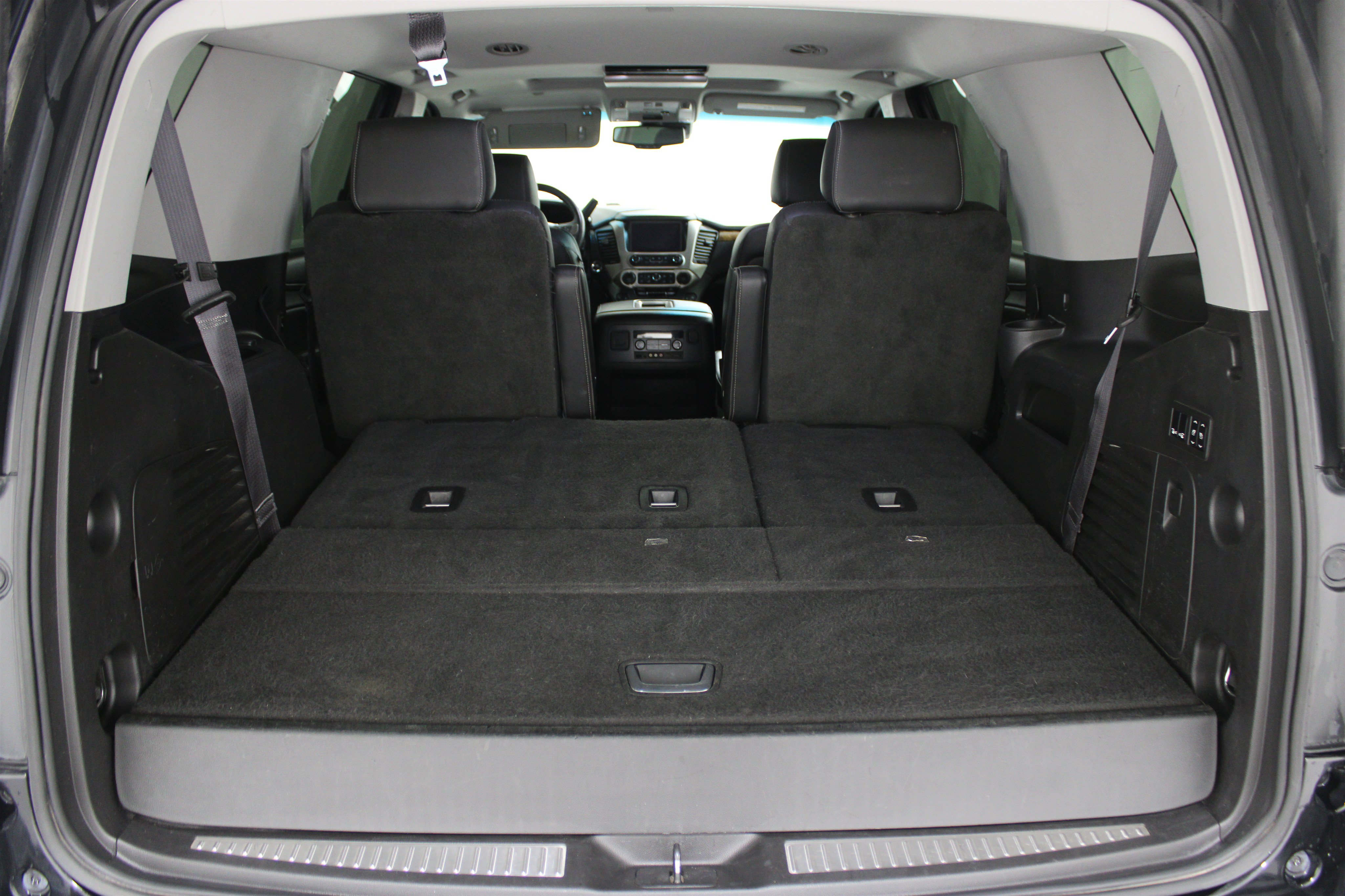 Used 2015 GMC Yukon Denali w/ Touring Package AWD/4WD image 32