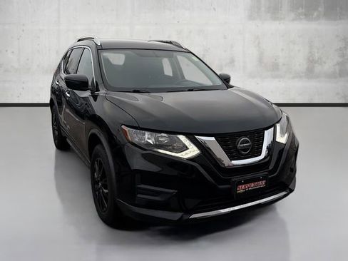 Used 2018 Nissan Rogue SV image 3