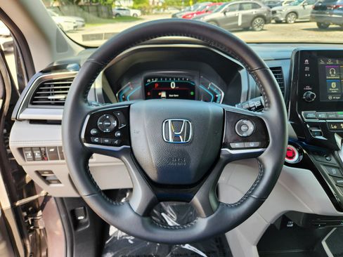 Used 2024 Honda Odyssey Touring image 18