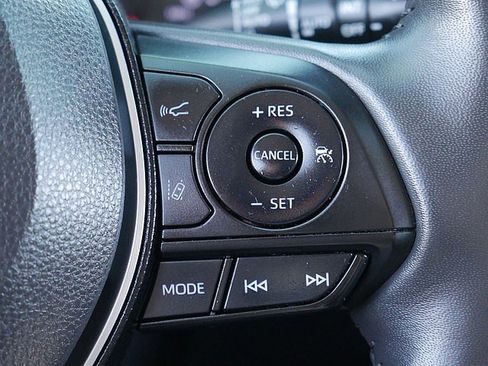 Used 2021 Toyota RAV4 XLE Premium image 30