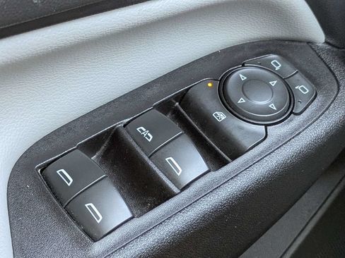 Used 2019 Chevrolet Equinox LS w/ LS Convenience Package FWD image 23