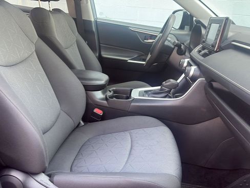 Used 2021 Toyota RAV4 XLE AWD/4WD image 17