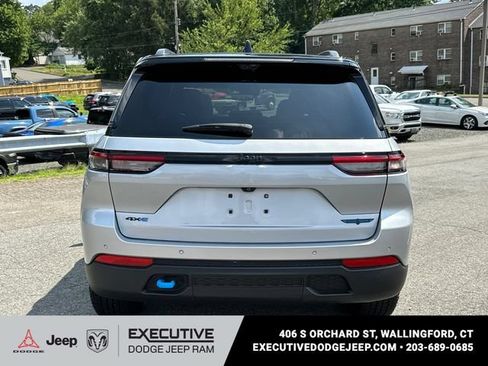 Used 2023 Jeep Grand Cherokee Trailhawk w/ Luxury Tech Group III AWD/4WD image 3