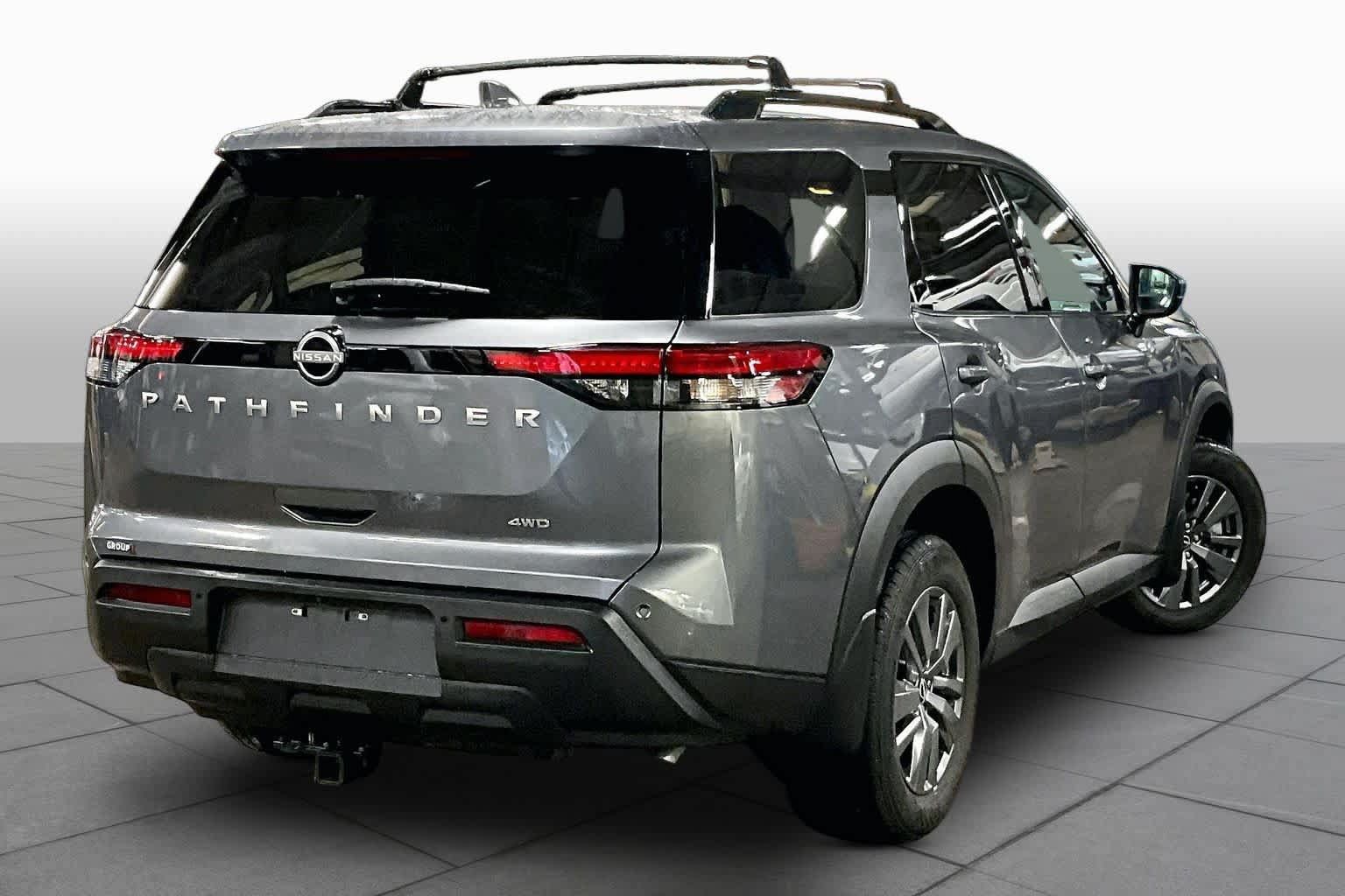Used 2025 Nissan Pathfinder SV AWD/4WD image 13