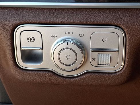 Used 2024 Mercedes-Benz GLS 450 4MATIC image 24