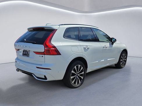 Used 2025 Volvo XC60 B5 Plus AWD/4WD image 4