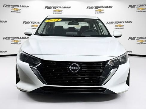 Used 2024 Nissan Sentra SV FWD image 2