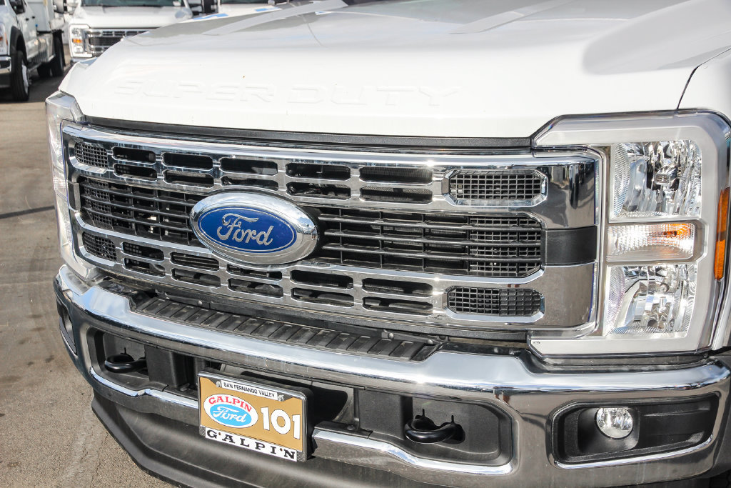 New 2026 Ford F550 4x4 Crew Cab Super Duty w/ XLT Value Package image 9