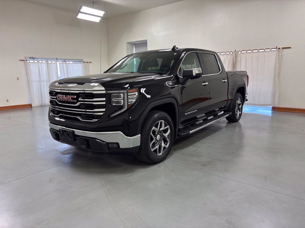 Used 2023 GMC Sierra 1500 SLT w/ SLT Premium Package AWD/4WD image 4