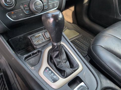 Used 2016 Jeep Cherokee Limited FWD image 20