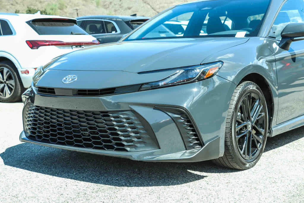 Used 2026 Toyota Camry SE FWD image 7