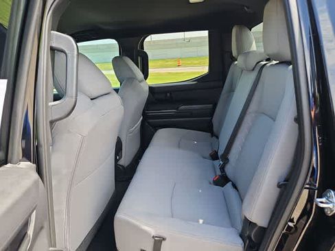 Certified 2025 Toyota Tacoma SR5 AWD/4WD image 16