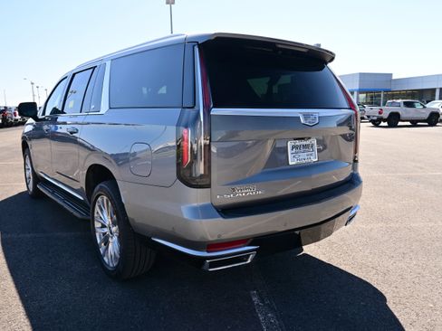 Used 2021 Cadillac Escalade ESV Premium Luxury w/ LPO, Illumination Package image 8