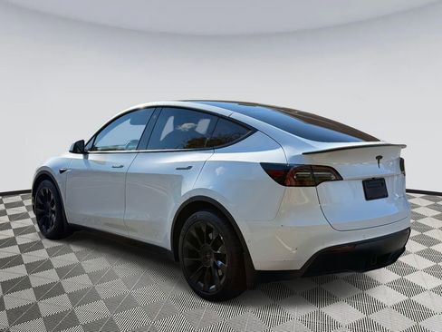 Used 2022 Tesla Model Y Long Range image 4