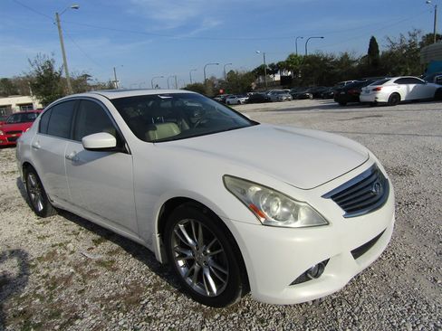 Used 2011 INFINITI G37 Journey w/ Premium Pkg image 2